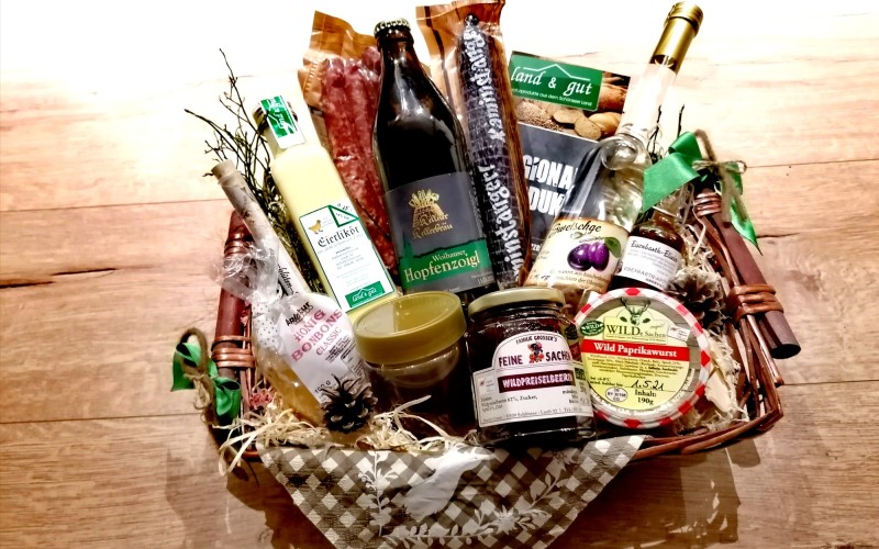 Geschenkkorb von Land&Gut
